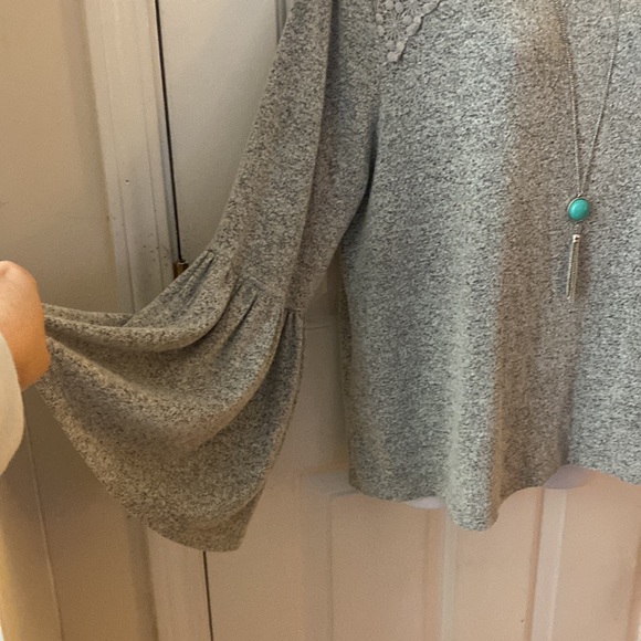 Studio JPR grey lightweight sweater with flared sleeves - Picture 2 of 5